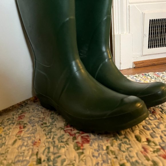 Green Hunters Rainboots - Picture 2 of 4